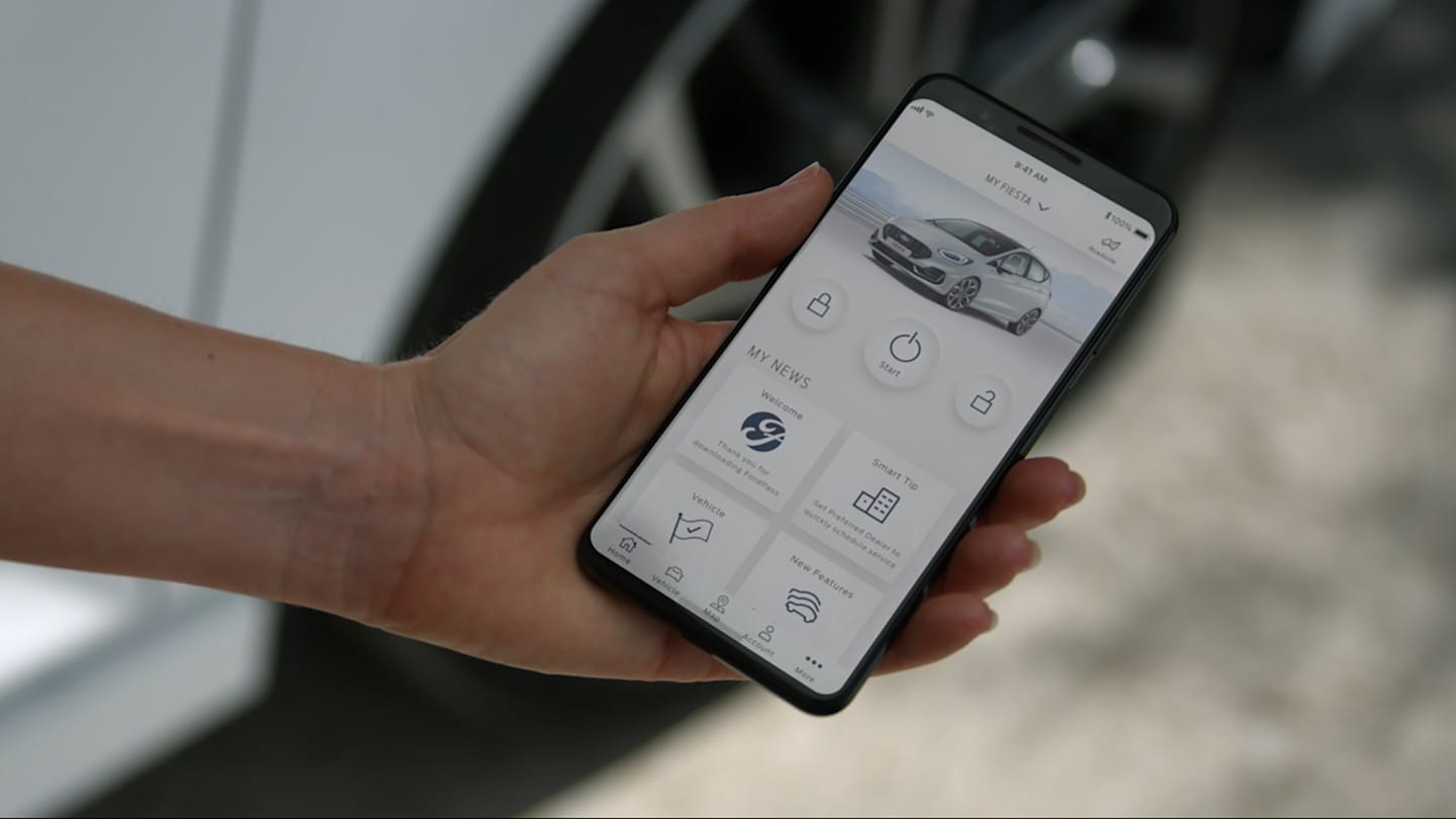 Un smartphone affichant l’application FordPass.
