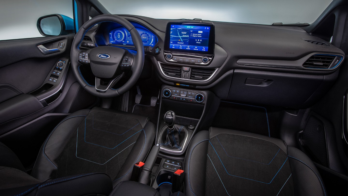 Vue intérieure de la Ford Fiesta avec son écran tactile 8 pouces. 